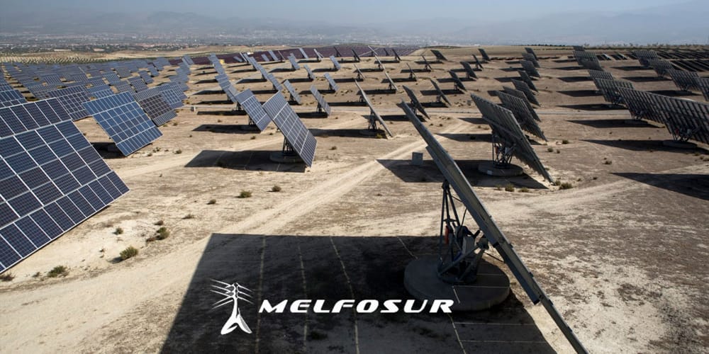 Planta de Melfosur en Granada de energía solar fotovoltáica con varios paneles solares monocristalinos, uno de los tipos de paneles solares