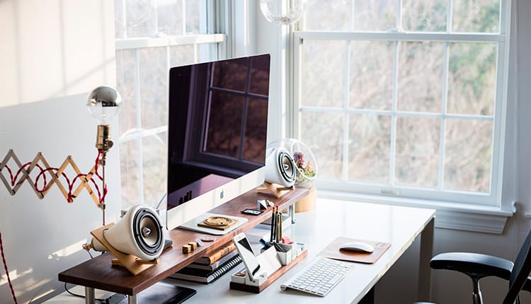 mesa de escritorio en casa