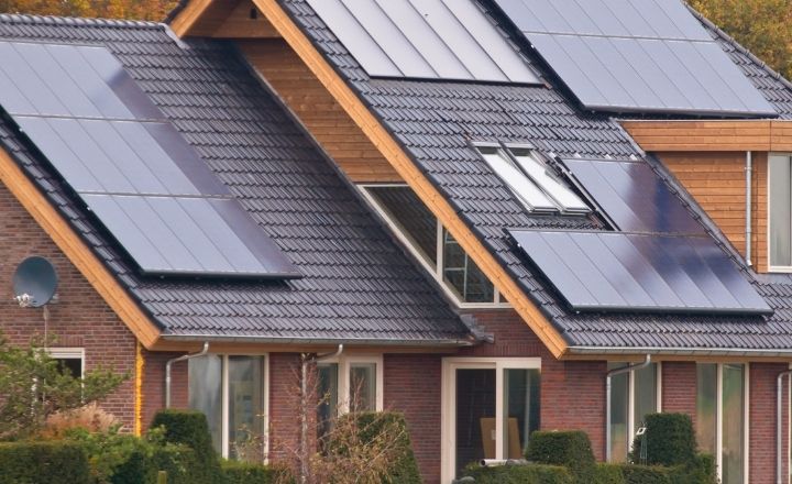 una vivienda con los requisitos necesarios para instalar placas solares de autoconsumo